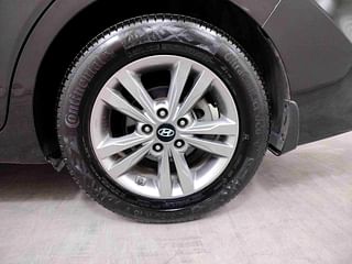 Used 2019 Hyundai Elantra [2016-2019] 1.6 SX (O) AT Diesel Automatic tyres LEFT REAR TYRE RIM VIEW