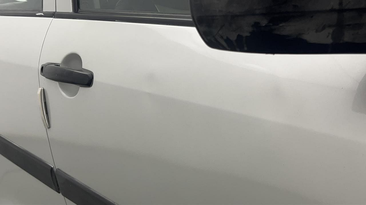 Used 2016 Maruti Suzuki Swift [2014-2017] LXI (O) Petrol Manual dents MINOR DENT