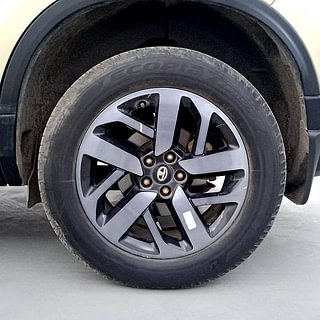 Used 2022 Tata Safari Kaziranga XZA Plus Diesel Automatic tyres LEFT REAR TYRE RIM VIEW