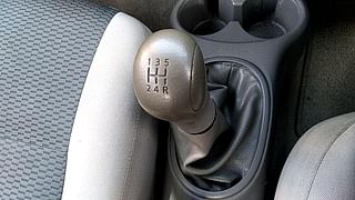 Used 2012 Renault Pulse [2012-2018] RxZ Petrol Petrol Manual interior GEAR  KNOB VIEW