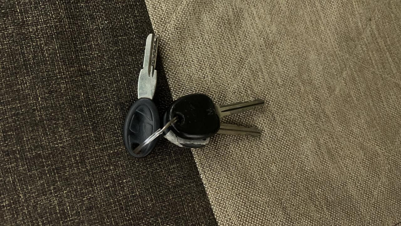 Used 2012 Hyundai i10 [2010-2016] Magna 1.2 Petrol Petrol Manual extra CAR KEY VIEW