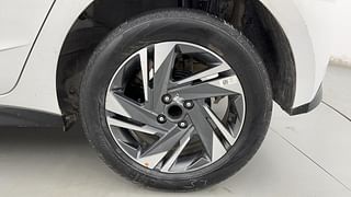 Used 2022 Hyundai New i20 Asta (O) 1.2 MT Petrol Manual tyres LEFT REAR TYRE RIM VIEW