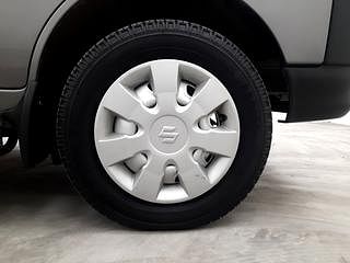 Used 2021 Maruti Suzuki Eeco AC+HTR 5 STR Petrol Manual tyres RIGHT FRONT TYRE RIM VIEW