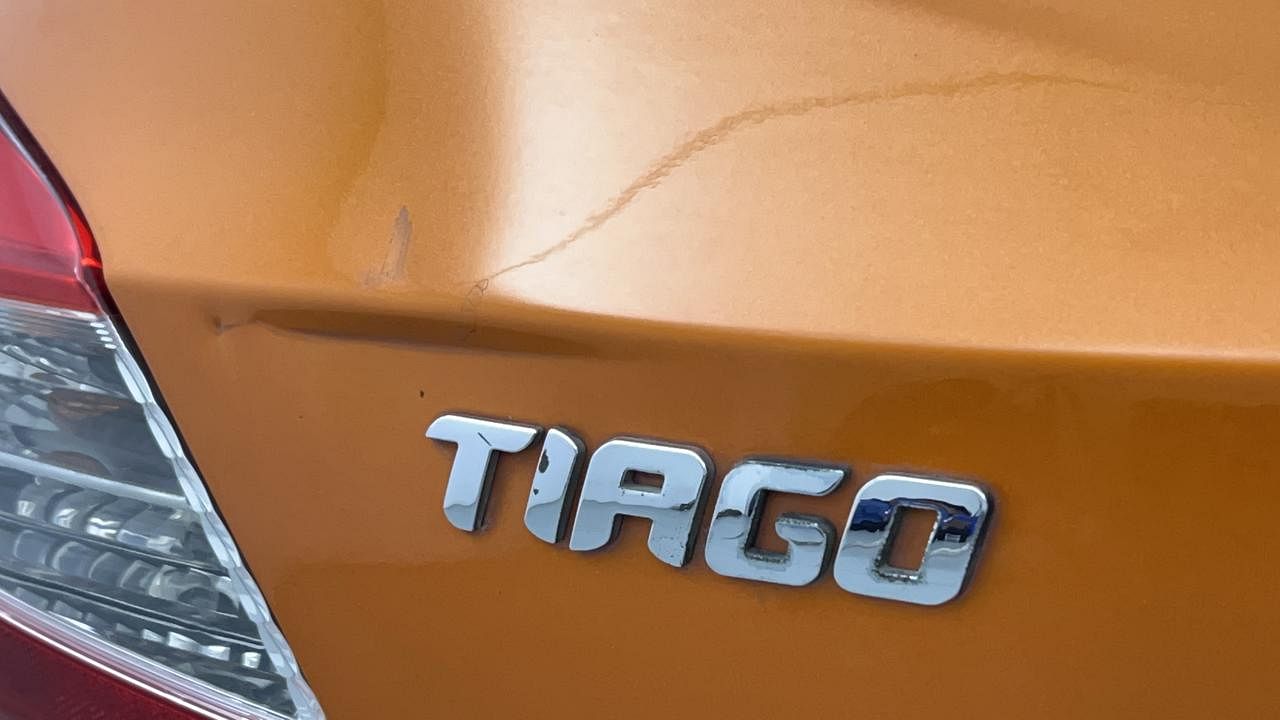 Used 2019 Tata Tiago [2018-2020] XZA Plus Dual Tone Roof AMT Petrol Automatic dents MINOR SCRATCH