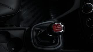 Used 2019 Hyundai Grand i10 [2017-2020] Sportz 1.2 Kappa VTVT Dual Tone Petrol Manual interior GEAR  KNOB VIEW