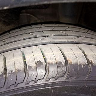 Used 2019 Skoda Octavia [2017-2019] 1.8 TSI AT L K Petrol Automatic tyres LEFT REAR TYRE TREAD VIEW