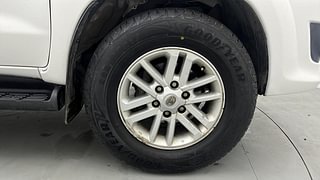 Used 2014 Toyota Fortuner [2012-2016] 3.0 4x2 MT Diesel Manual tyres RIGHT FRONT TYRE RIM VIEW