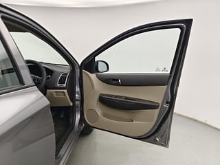 Used 2014 Hyundai i20 [2012-2014] Asta 1.4 CRDI Diesel Manual interior RIGHT FRONT DOOR OPEN VIEW