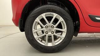 Used 2019 Maruti Suzuki Swift [2017-2021] ZXI Petrol Manual tyres RIGHT REAR TYRE RIM VIEW