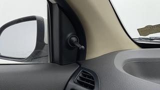 Used 2018 Hyundai Eon [2011-2018] Sportz Petrol Manual top_features Adjustable ORVM