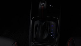 Used 2022 Hyundai Venue N-Line N8 DCT Dual tone Petrol Automatic interior GEAR  KNOB VIEW