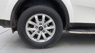 Used 2016 Mahindra XUV500 [2015-2018] W10 FWD AT 1.99 Diesel Automatic tyres RIGHT REAR TYRE RIM VIEW