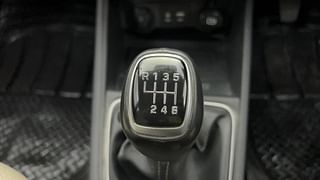 Used 2019 Hyundai Verna [2017-2020] 1.6 VTVT SX (O) Petrol Manual interior GEAR  KNOB VIEW