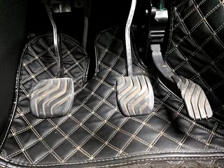 Used 2022 Renault Kiger RXZ 1.0 Turbo MT Petrol Manual interior PEDALS VIEW