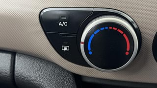 Used 2014 Hyundai Grand i10 [2013-2017] Asta 1.2 Kappa VTVT (O) Petrol Manual top_features Rear defogger
