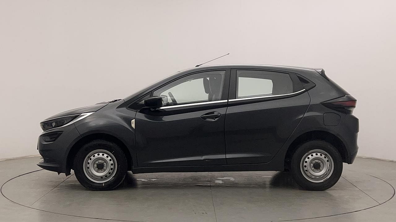LEFT FRONT CORNER VIEW