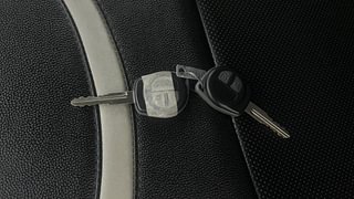 Used 2017 Maruti Suzuki Swift [2011-2017] VXi Petrol Manual extra CAR KEY VIEW