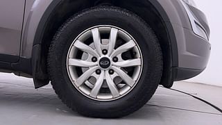 Used 2017 Mahindra XUV500 [2015-2018] W10 AWD AT Diesel Automatic tyres RIGHT FRONT TYRE RIM VIEW