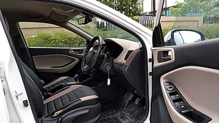 Used 2015 Hyundai Elite i20 [2018-2020] Sportz 1.4 CRDI Diesel Manual interior RIGHT SIDE FRONT DOOR CABIN VIEW