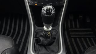 Used 2015 Maruti Suzuki S-Cross [2015-2017] Alpha 1.6 Diesel Manual interior GEAR  KNOB VIEW