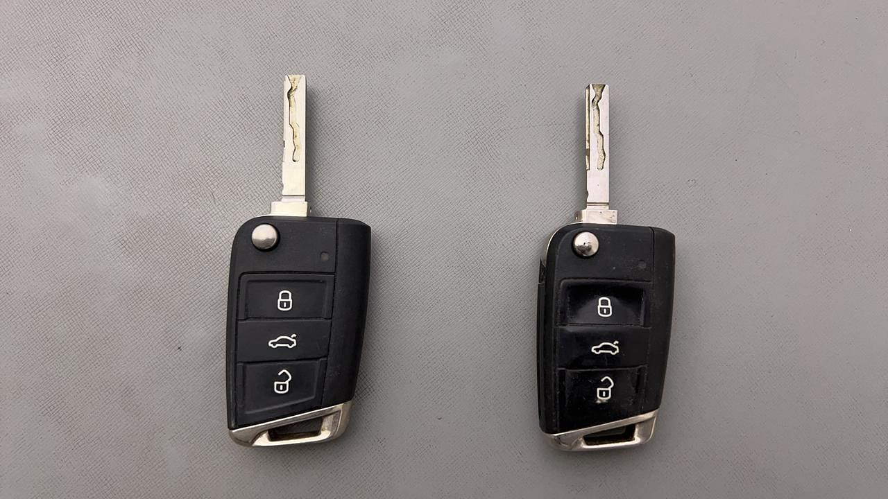 Used 2018 Volkswagen Tiguan [2017-2020] Highline TDI Diesel Automatic extra CAR KEY VIEW