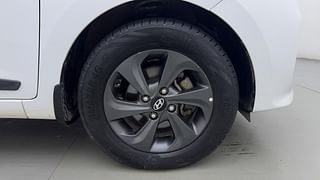 Used 2018 Hyundai Grand i10 [2017-2020] Sportz 1.2 Kappa VTVT Dual Tone Petrol Manual tyres RIGHT FRONT TYRE RIM VIEW