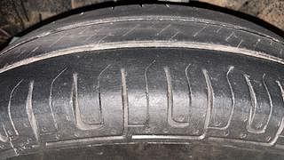 Used 2018 Renault Kwid [2015-2019] 1.0 RXT AMT Opt Petrol Automatic tyres LEFT FRONT TYRE TREAD VIEW