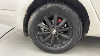 Used 2015 Skoda Octavia [2013-2017] Elegance 2.0 TDI AT Diesel Automatic tyres RIGHT REAR TYRE RIM VIEW