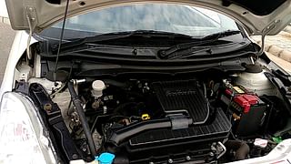 Used 2015 Maruti Suzuki Swift [2011-2017] VXi Petrol Manual engine ENGINE RIGHT SIDE HINGE & APRON VIEW