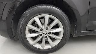 Used 2014 Skoda Octavia [2013-2017] Elegance 1.8 TSI AT Petrol Automatic tyres LEFT FRONT TYRE RIM VIEW