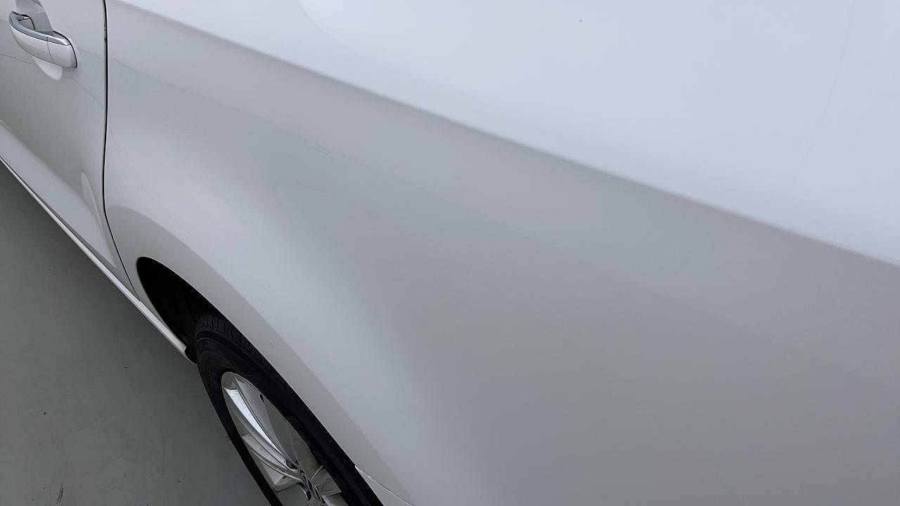 Used 2016 Volkswagen Vento [2015-2019] Highline Petrol AT Petrol Automatic dents MINOR SCRATCH