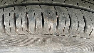 Used 2018 Maruti Suzuki Swift [2011-2017] LXi Petrol Manual tyres RIGHT FRONT TYRE TREAD VIEW