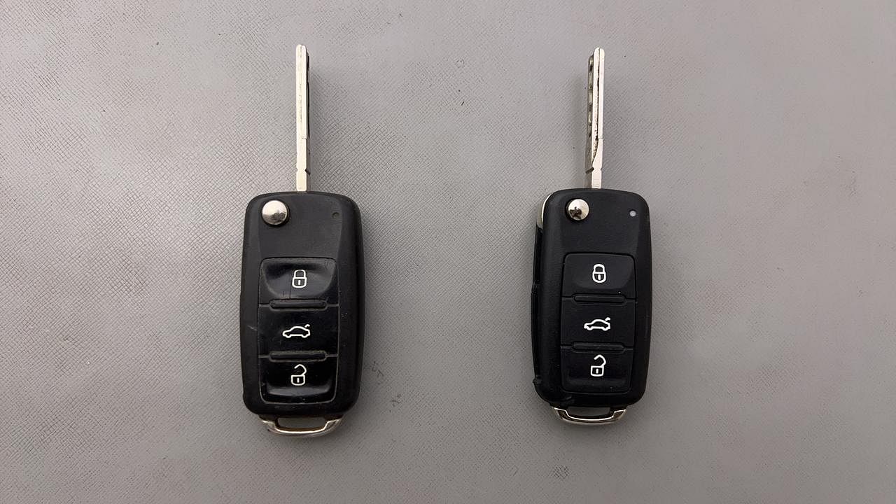 Used 2014 Volkswagen Polo [2010-2014] Highline1.2L (P) Petrol Manual extra CAR KEY VIEW