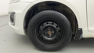 Used 2015 Maruti Suzuki Swift [2011-2017] VDi Diesel Manual tyres LEFT FRONT TYRE RIM VIEW