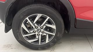 Used 2022 Mahindra XUV 300 W8 AMT (O) Diesel Diesel Automatic tyres RIGHT REAR TYRE RIM VIEW