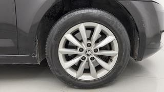 Used 2014 Skoda Octavia [2013-2017] Elegance 1.8 TSI AT Petrol Automatic tyres RIGHT FRONT TYRE RIM VIEW