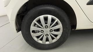 Used 2014 hyundai i10 Sportz 1.1 Petrol Petrol Manual tyres RIGHT REAR TYRE RIM VIEW