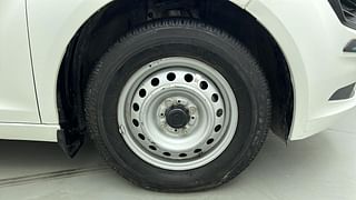 Used 2021 Tata Altroz XE 1.2 Petrol Manual tyres RIGHT FRONT TYRE RIM VIEW