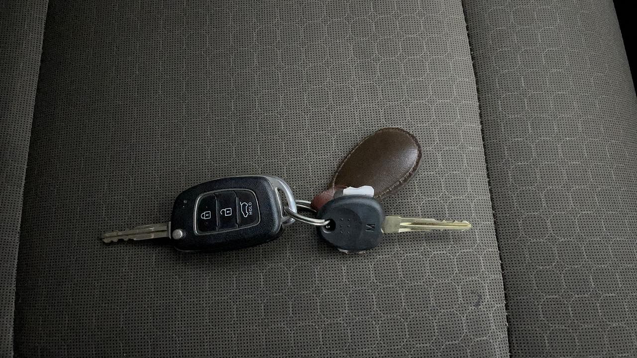 Used 2015 Hyundai Elite i20 [2014-2018] Sportz 1.2 Petrol Manual extra CAR KEY VIEW
