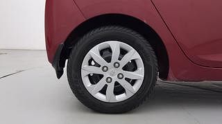 Used 2015 Hyundai Eon [2011-2018] Magna + Petrol Manual tyres RIGHT REAR TYRE RIM VIEW