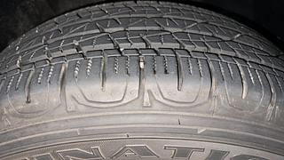 Used 2018 JEEP Compass [2017-2021] Limited 1.4 Petrol AT Petrol Automatic tyres RIGHT FRONT TYRE TREAD VIEW