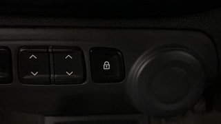 Used 2016 Renault Kwid [2015-2019] RXT Petrol Manual top_features Central locking