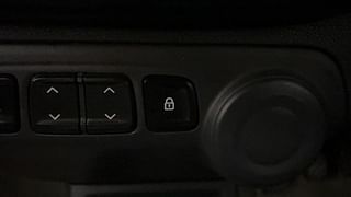 Used 2016 Renault Kwid [2015-2019] RXT Petrol Manual top_features Central locking