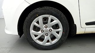 Used 2019 Hyundai Grand i10 [2017-2020] Sportz 1.2 Kappa VTVT Petrol Manual tyres LEFT FRONT TYRE RIM VIEW
