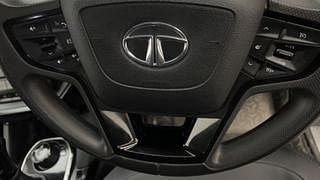 Used 2022 Tata Safari XZA Plus Dark Edition Diesel Automatic top_features Airbags