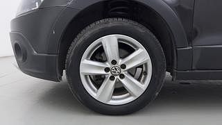 Used 2015 Volkswagen Cross Polo [2015-2018] 1.2 MPI Highline Petrol Manual tyres LEFT FRONT TYRE RIM VIEW