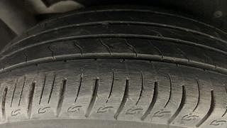 Used 2018 Mahindra Marazzo M6 8str Diesel Manual tyres RIGHT REAR TYRE TREAD VIEW
