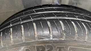 Used 2022 Renault Kwid 1.0 RXT AMT Opt Petrol Automatic tyres RIGHT FRONT TYRE TREAD VIEW