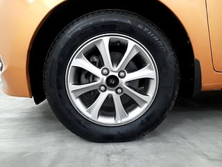 Used 2016 Hyundai Grand i10 [2013-2017] Asta (O) AT 1.2 kappa VTVT Petrol Automatic tyres LEFT FRONT TYRE RIM VIEW
