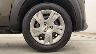 Used 2020 Renault Kwid 1.0 RXT AMT Opt Petrol Automatic tyres RIGHT FRONT TYRE RIM VIEW